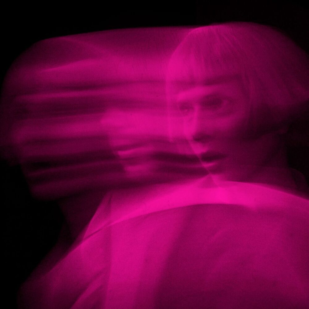 Tomora-Come-Closer